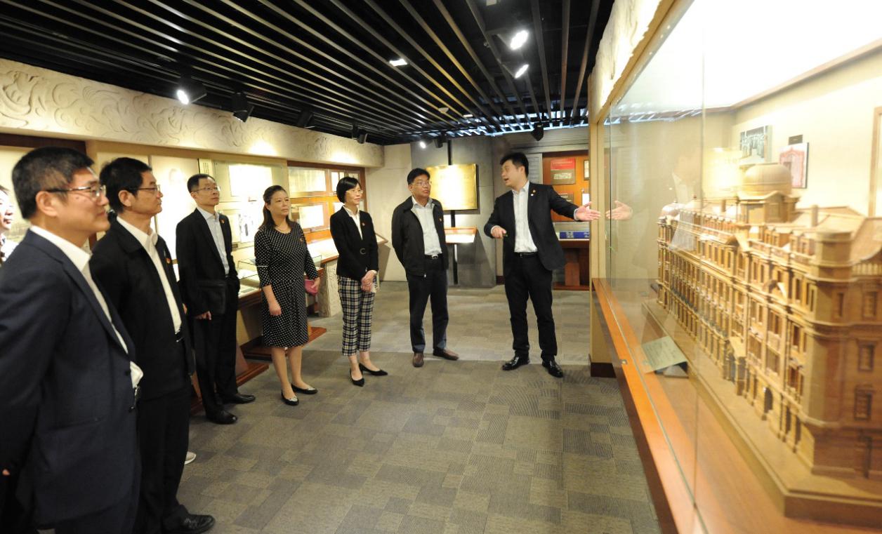 校党委与中国银行上海市分行党委联组学习暨校党委常委（扩大）学习会举行