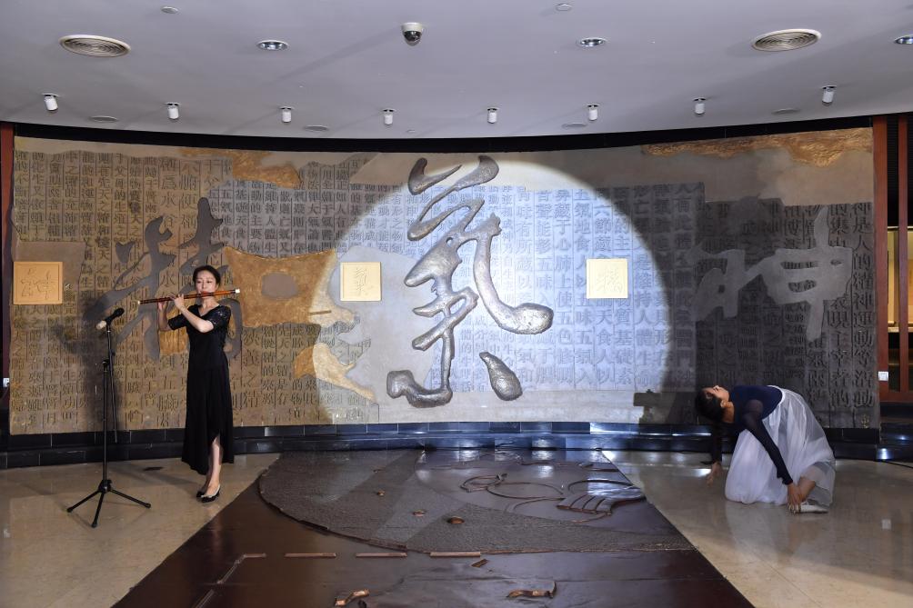 天游ty8线路官网艺术教育中心揭牌仪式暨文化艺术类客座教授、导师团专家顾问聘任仪式举行