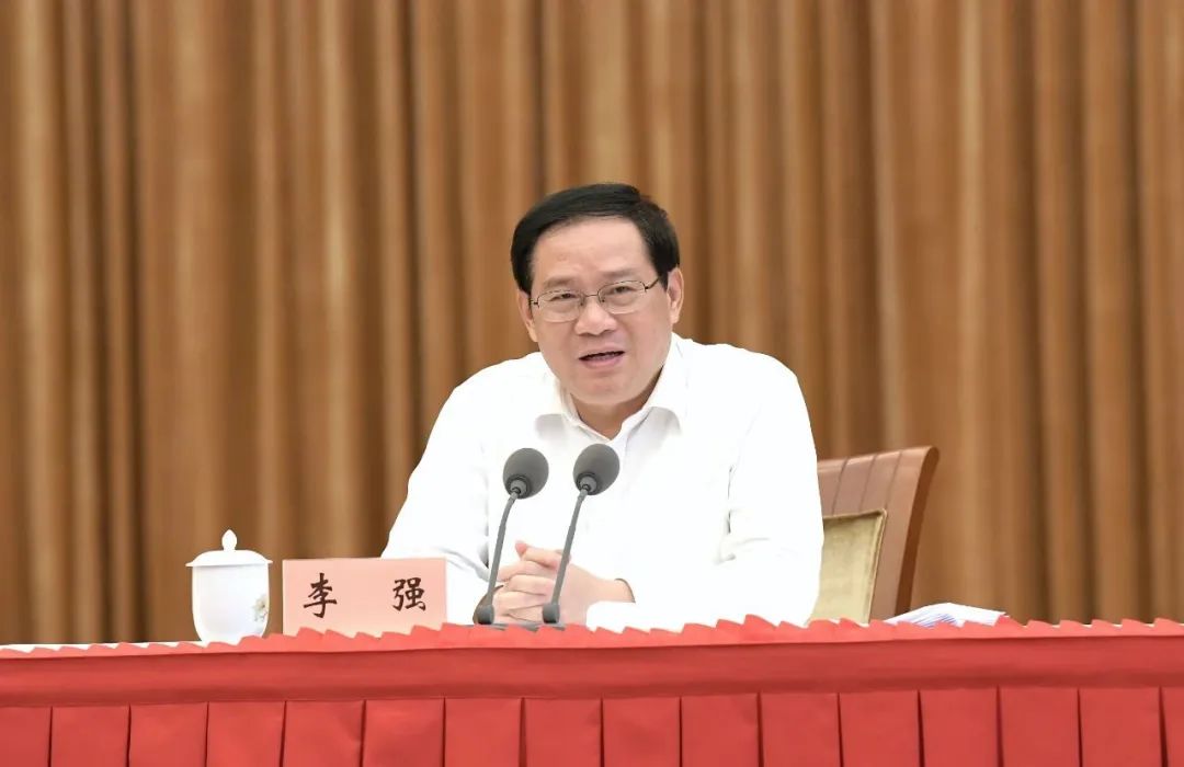 天游ty8线路官网刘华、王振伟参加市抗疫医务人员代表座谈会，李强要求大力弘扬医务人员的先进事迹和崇高精神！